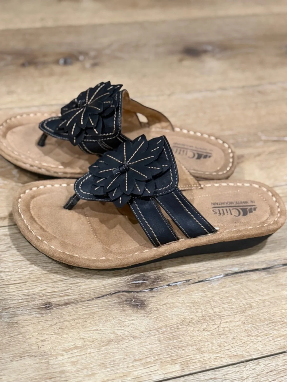 Cliffs by White Mountain Size 8.5 Flower‎ sandals women wedge thong